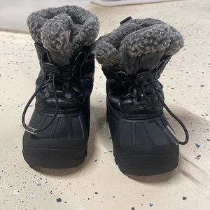 Snow boots